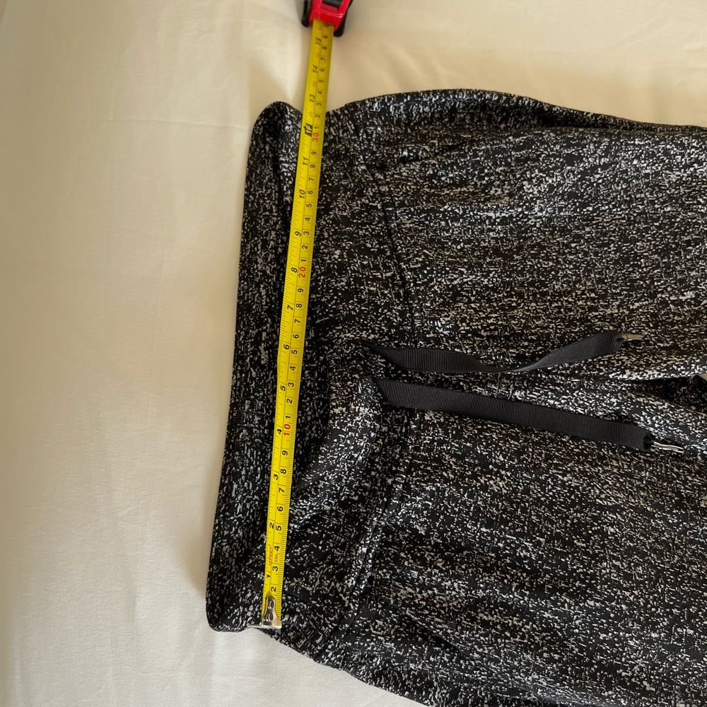 Lululemon Like New Ready to Rulu Pant in Jacquard Black White Size 4 - Picture 10 of 11
